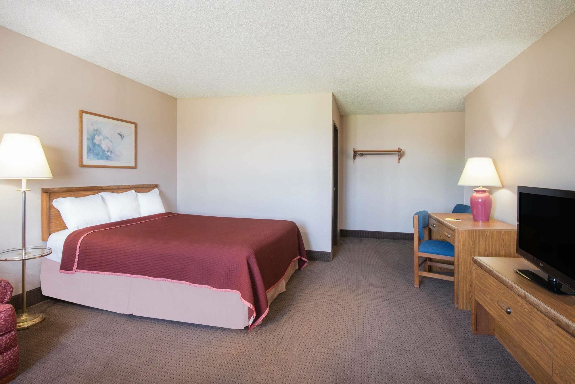 Hotel Super 8 By Wyndham Ks